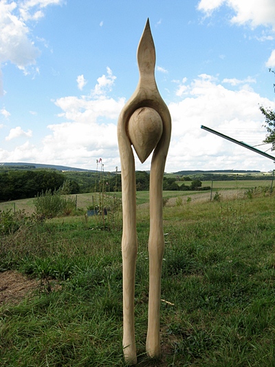 Skulptur in Vogelkirschbaumholz